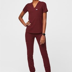 SOLD Figs scrub set in Burgundy